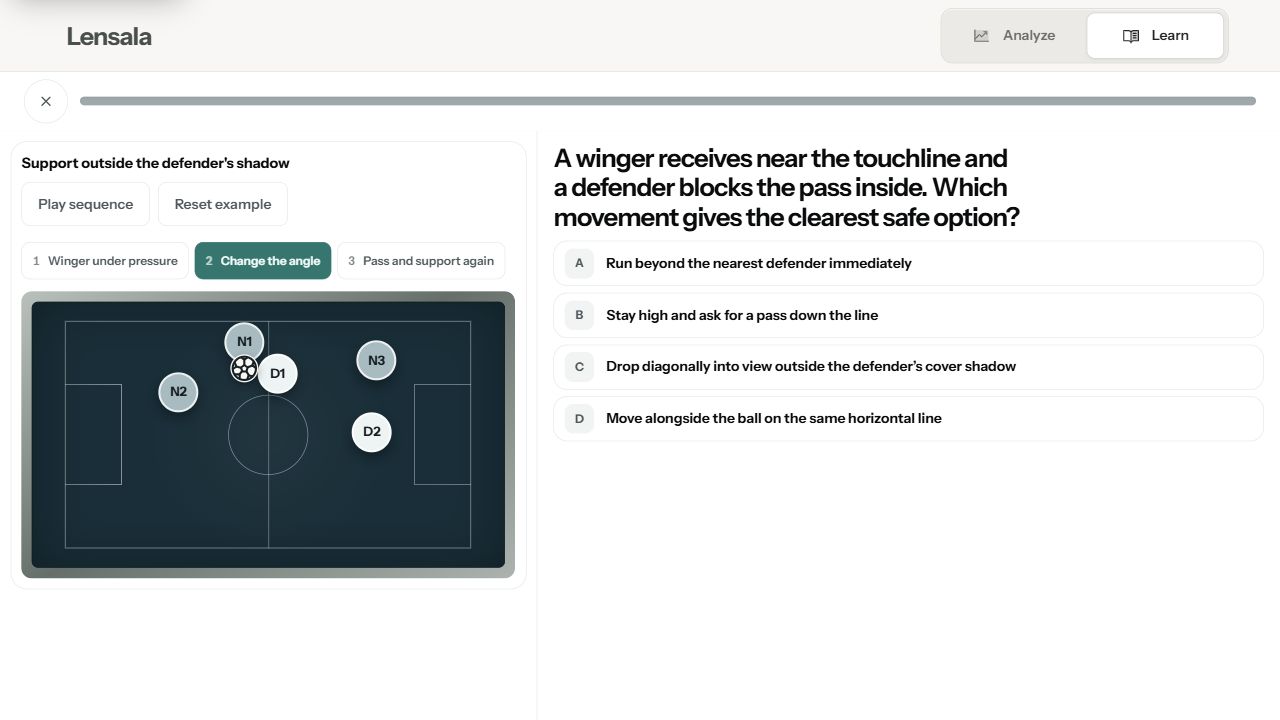 Lensala Space and support exercise with Change the angle selected, showing a tactical board, sequence controls, and answer choices